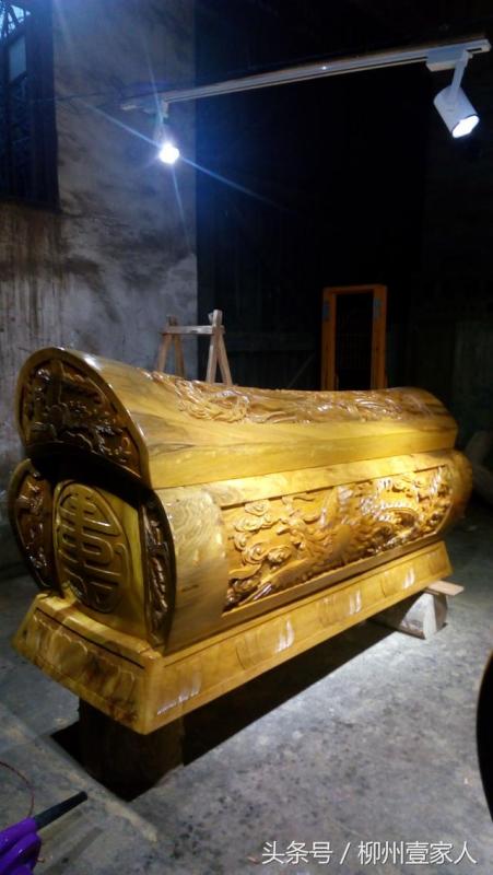 梦见棺材是什么意思有什么预兆，梦见棺材的预兆与寓意解析